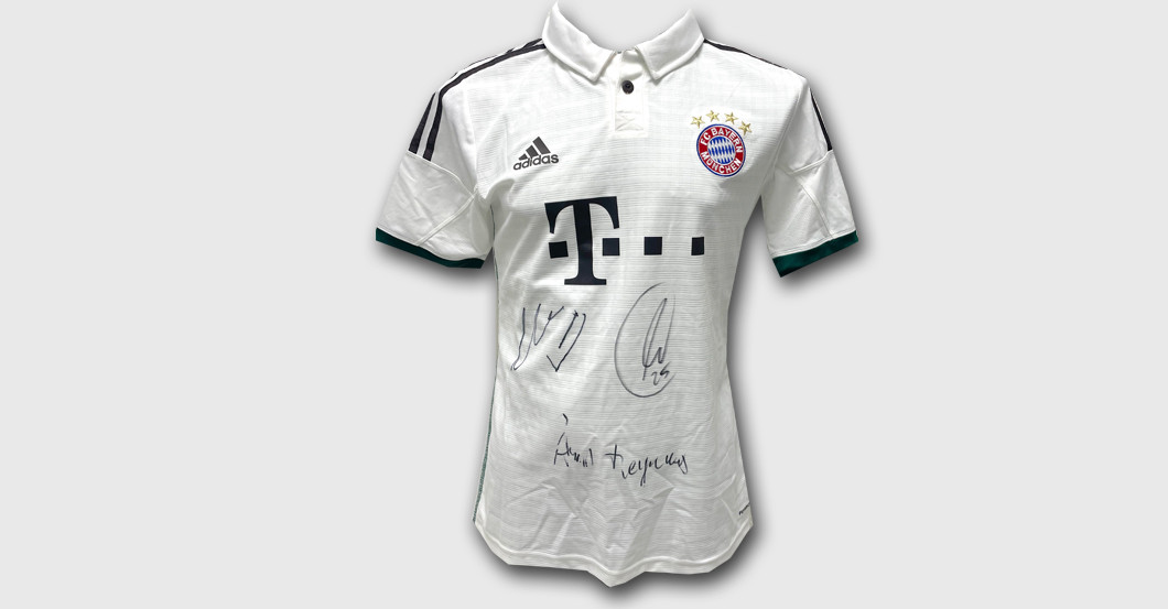 Gerd Müller Thomas Müller Jupp Heynckes signieren FCB Trikot